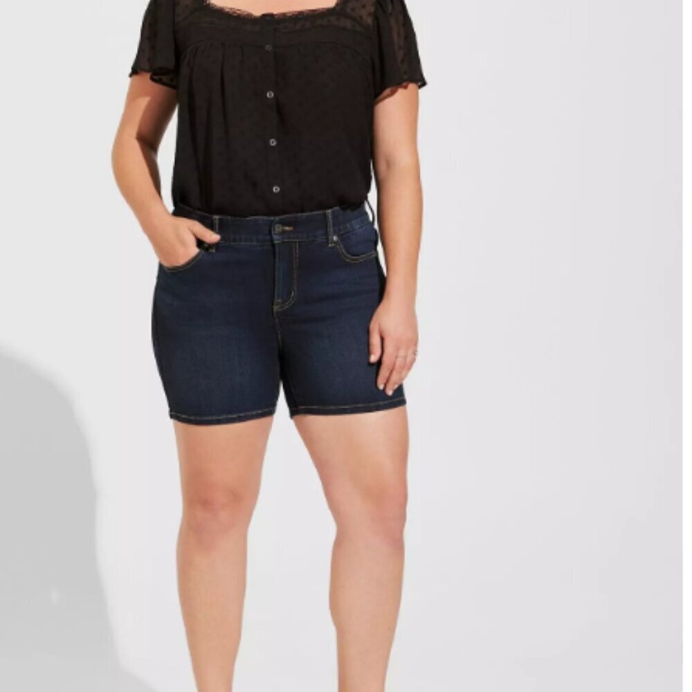 Torrid Bombshell 5" Shorts Size 20